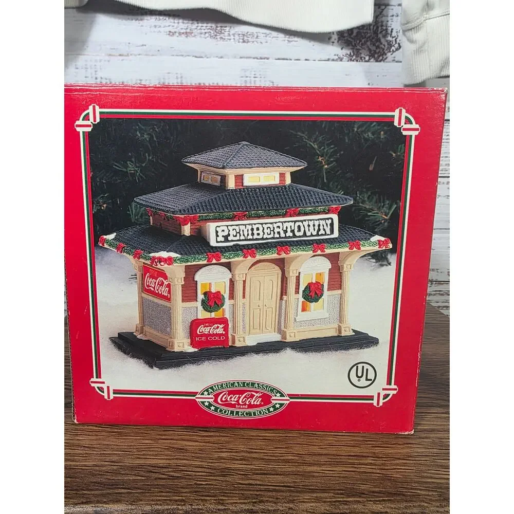 VTG Coca-Cola Pembertown Train Depot Lighted Village House Christmas 1990s